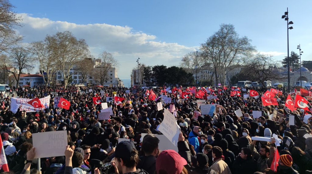 Gençlik neye sahip çıkıyor?