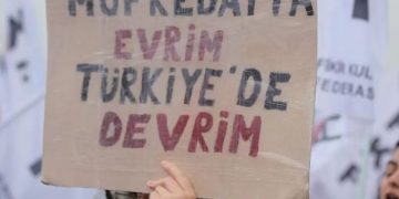 Evrim karşıtlığı, eğitim ve tarikat etkisi