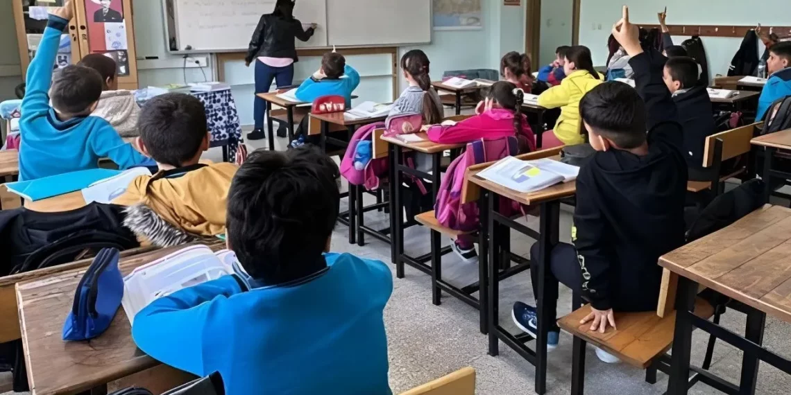 Yeniden üniformaya geçildi: AKP’nin okul kıyafeti politikasının kısa tarihi