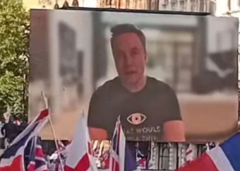 Musk’tan İngiliz aşırı sağcıların eylemine canlı bağlantı: “Hükümetin değişmesi gerekiyor”