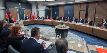 CHP Programına Tepkiler: Devrimcilik ve Solcu/Marksist Hocalar