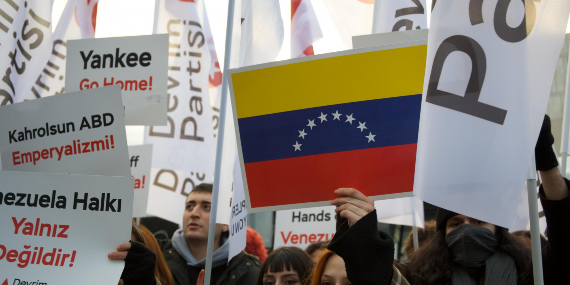 Devrim Partisi’nden ABD Büyükelçiliği önünde Venezuela protestosu: “ABD için işler istediği gibi gitmeyecek”