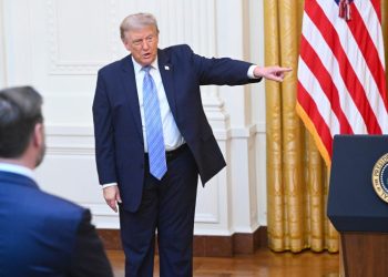 “Seçimler güvende değil” diyen Trump, seçim güvenliğinden sorumlu kurumun bütçesini kesti