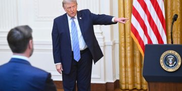 “Seçimler güvende değil” diyen Trump, seçim güvenliğinden sorumlu kurumun bütçesini kesti