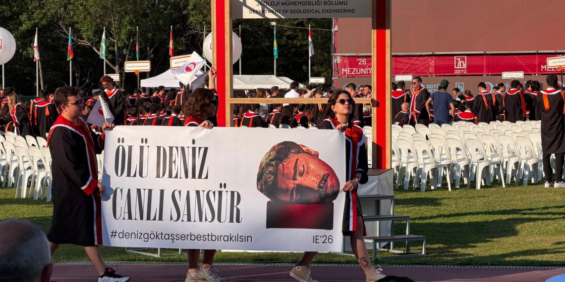 ODTÜ mezuniyetinde gelenek sürüyor