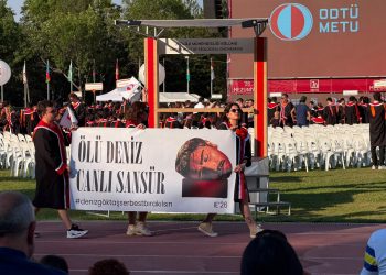 ODTÜ mezuniyetinde gelenek sürüyor